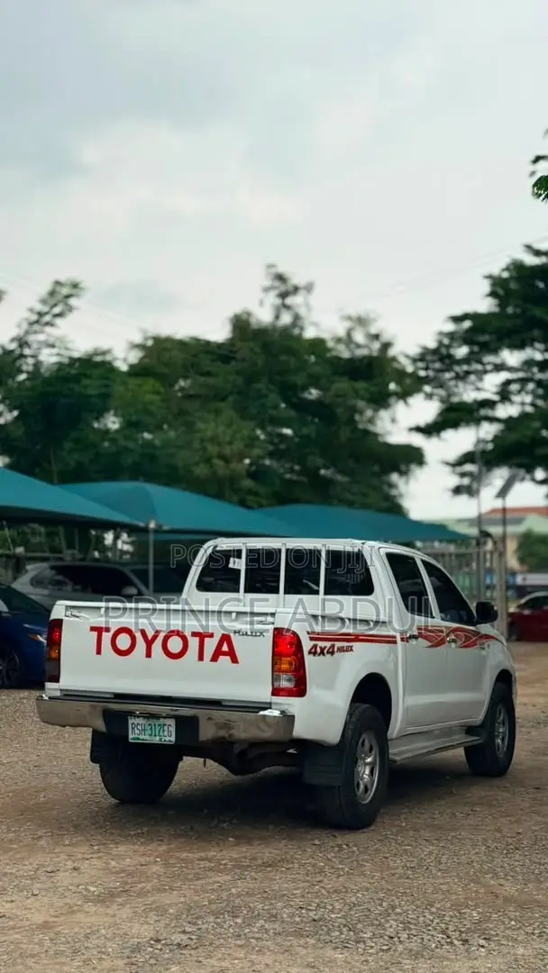 Toyota Hilux 2010 White