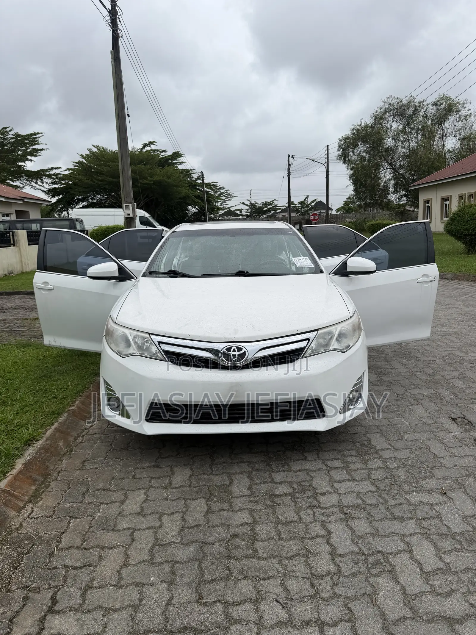 Toyota Camry XLE 4dr Sedan (2.5L 4cyl 6A) 2014 White