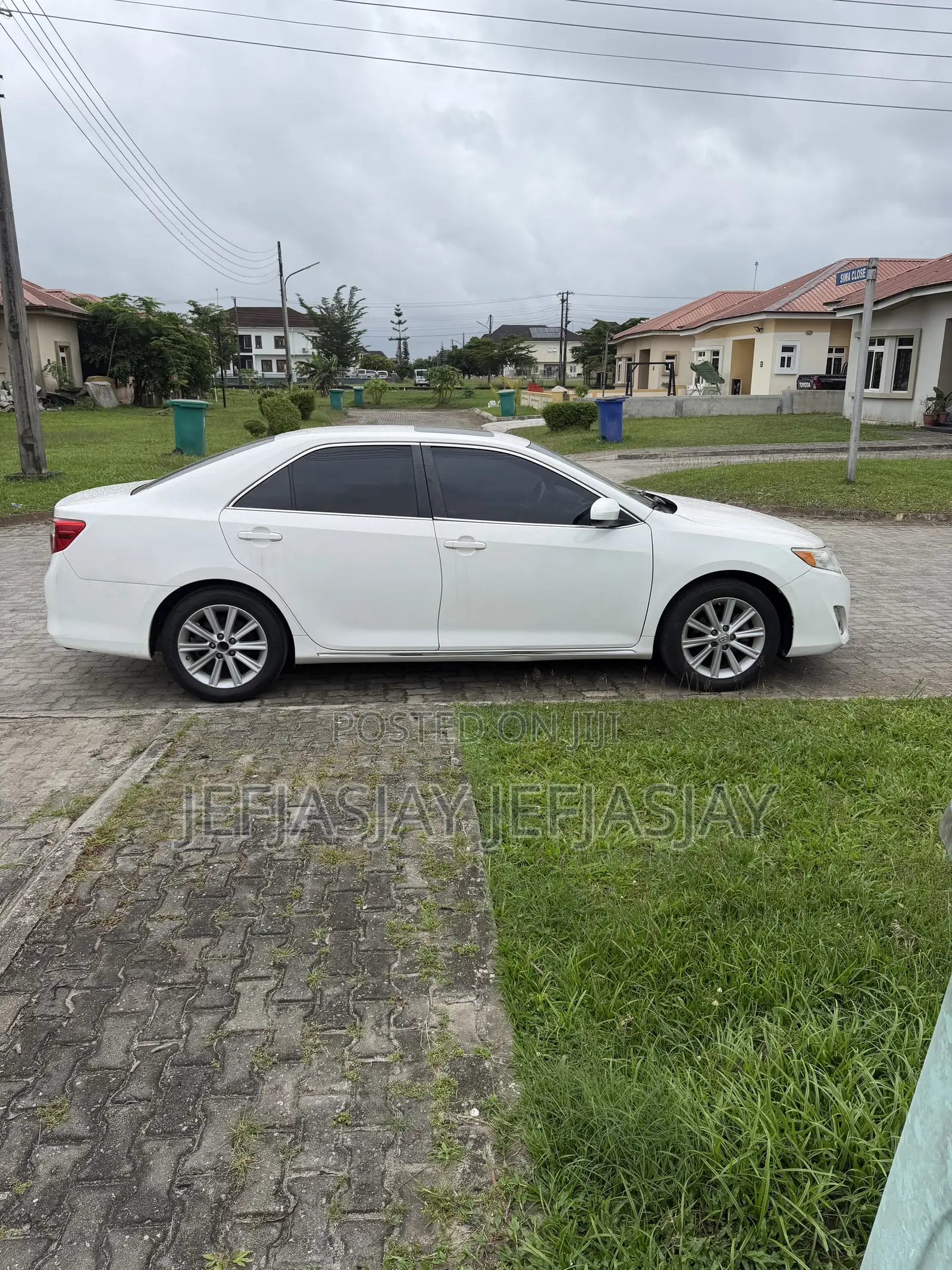 Toyota Camry XLE 4dr Sedan (2.5L 4cyl 6A) 2014 White