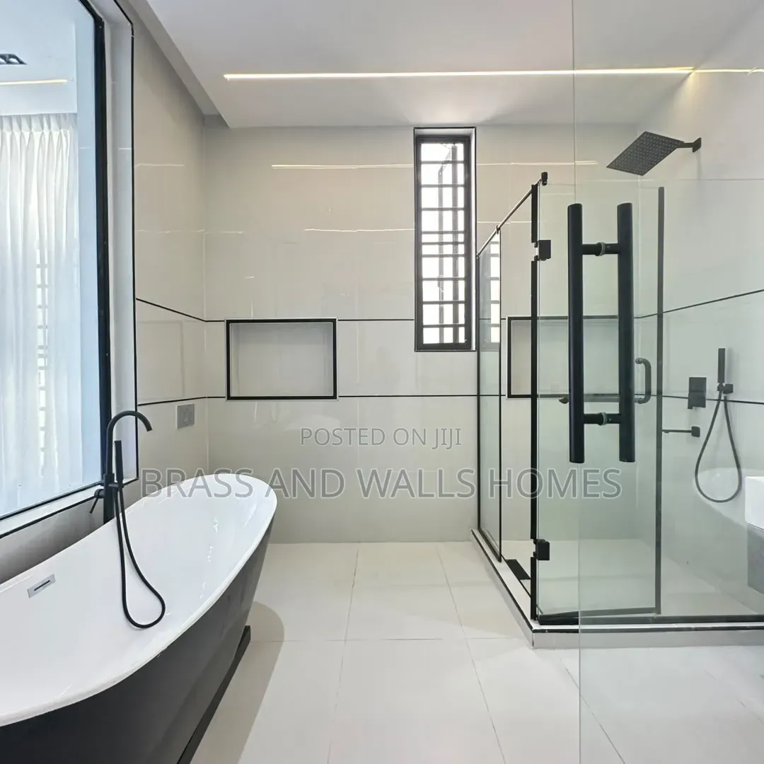 Furnished 5bdrm Duplex in Chevron for sale