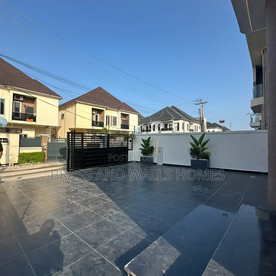 Furnished 5bdrm Duplex in Chevron for sale