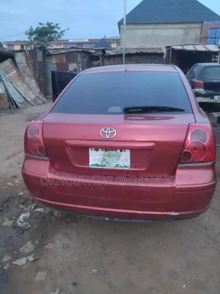 Toyota Avensis 2006 Red