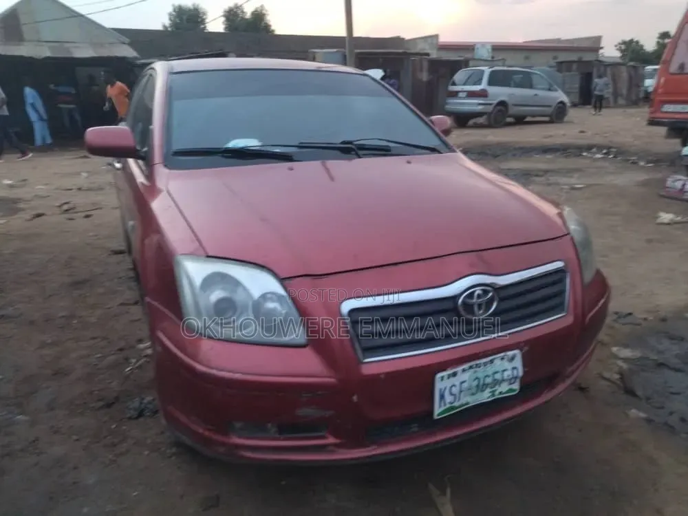 Toyota Avensis 2006 Red