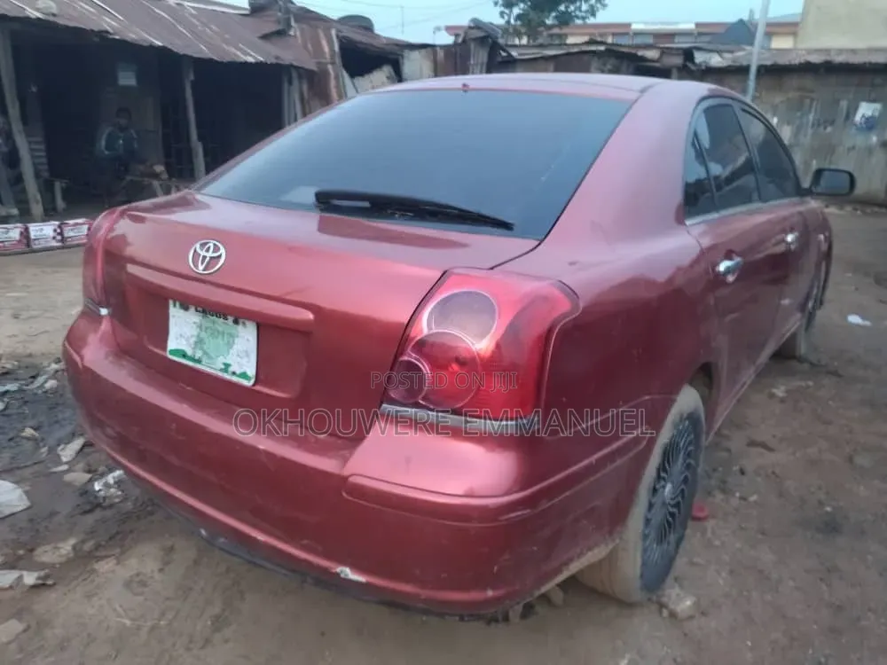 Toyota Avensis 2006 Red