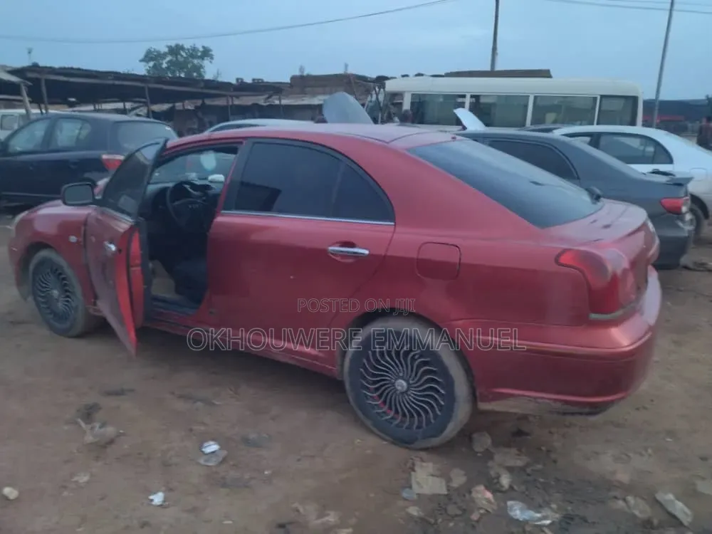 Toyota Avensis 2006 Red