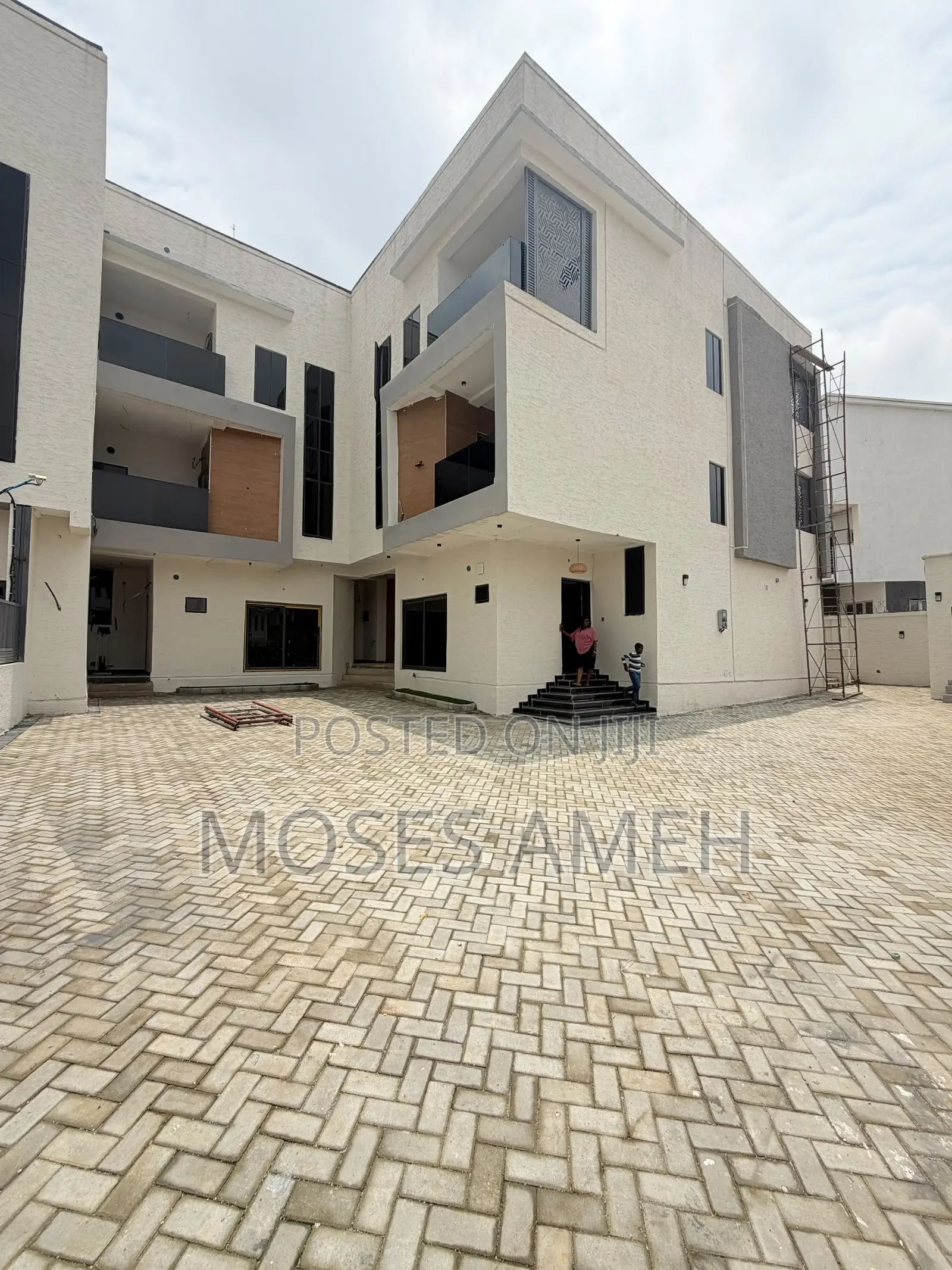 4bdrm Duplex in Guzape District for sale