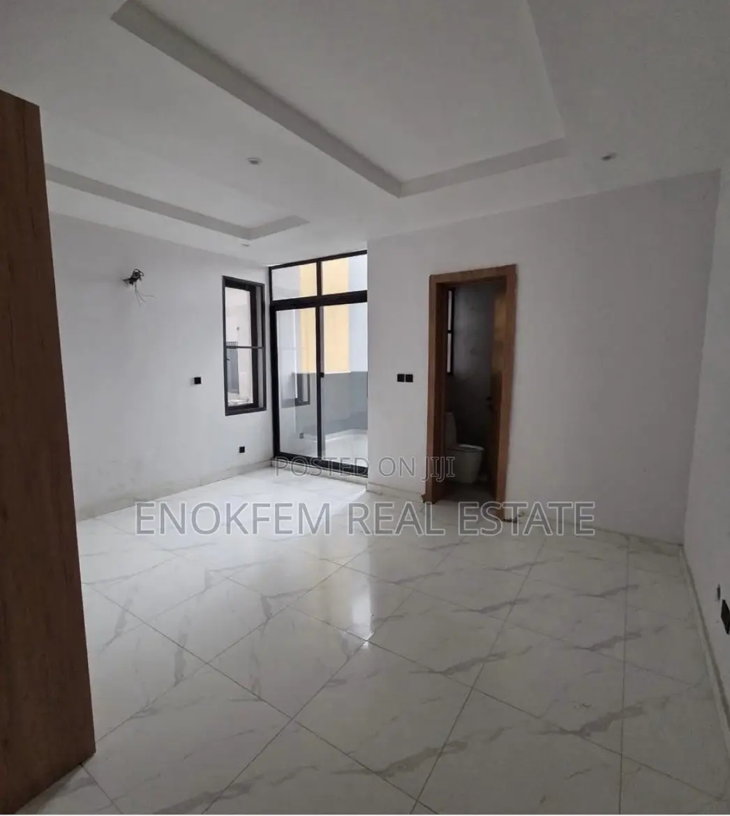 3bdrm Block of Flats in Lagos State for sale