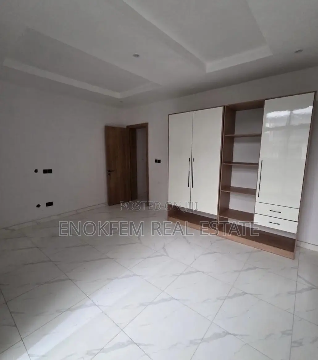 3bdrm Block of Flats in Lagos State for sale