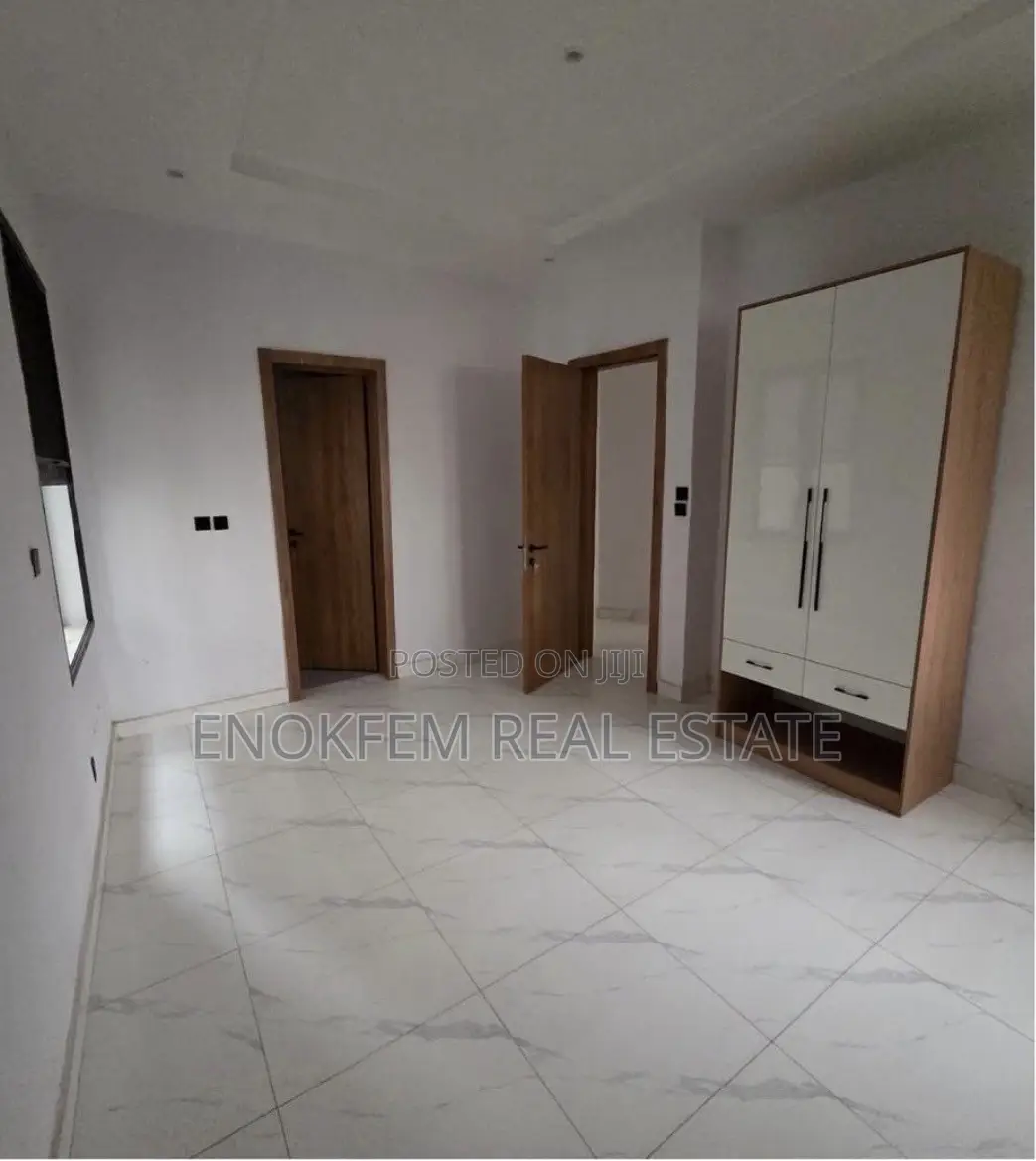 3bdrm Block of Flats in Lagos State for sale