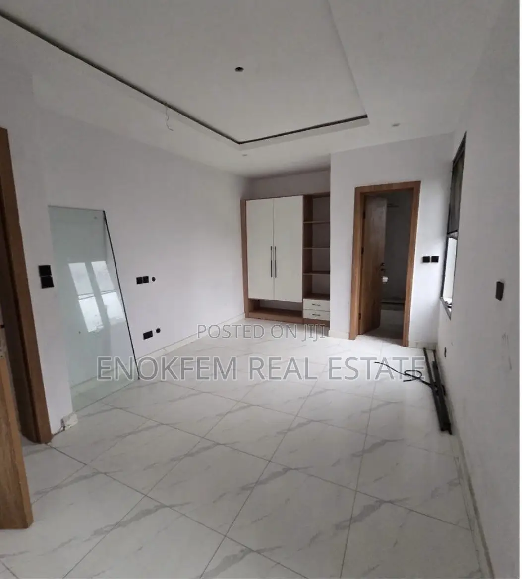 3bdrm Block of Flats in Lagos State for sale