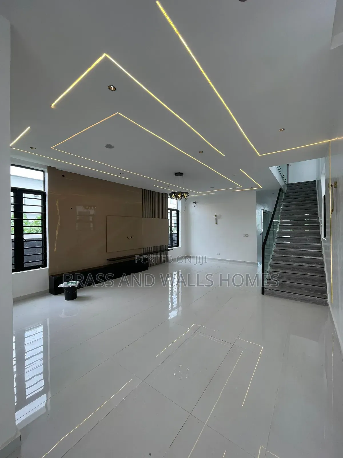 Furnished 5bdrm Duplex in Chevron for sale