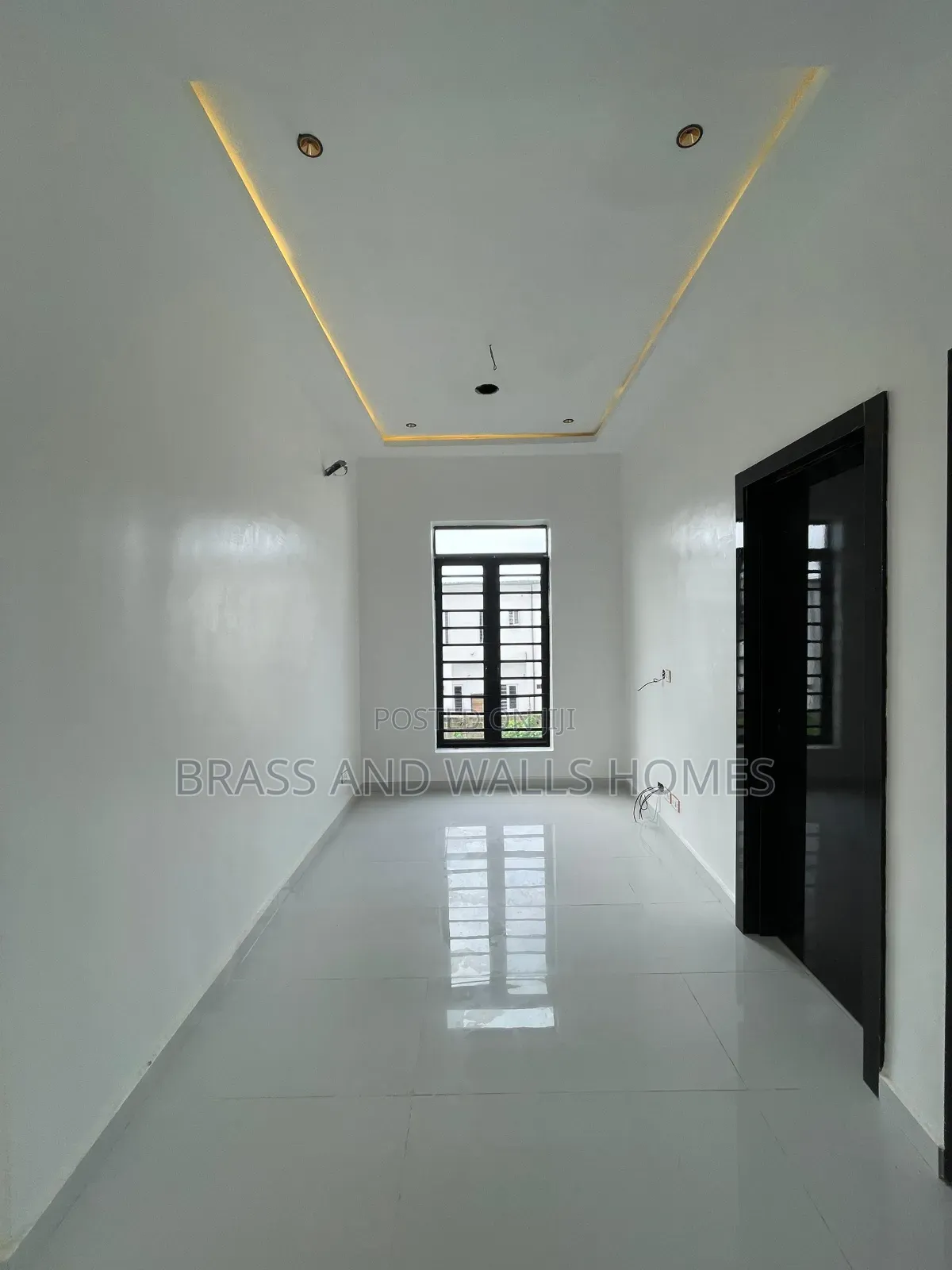 Furnished 5bdrm Duplex in Chevron for sale
