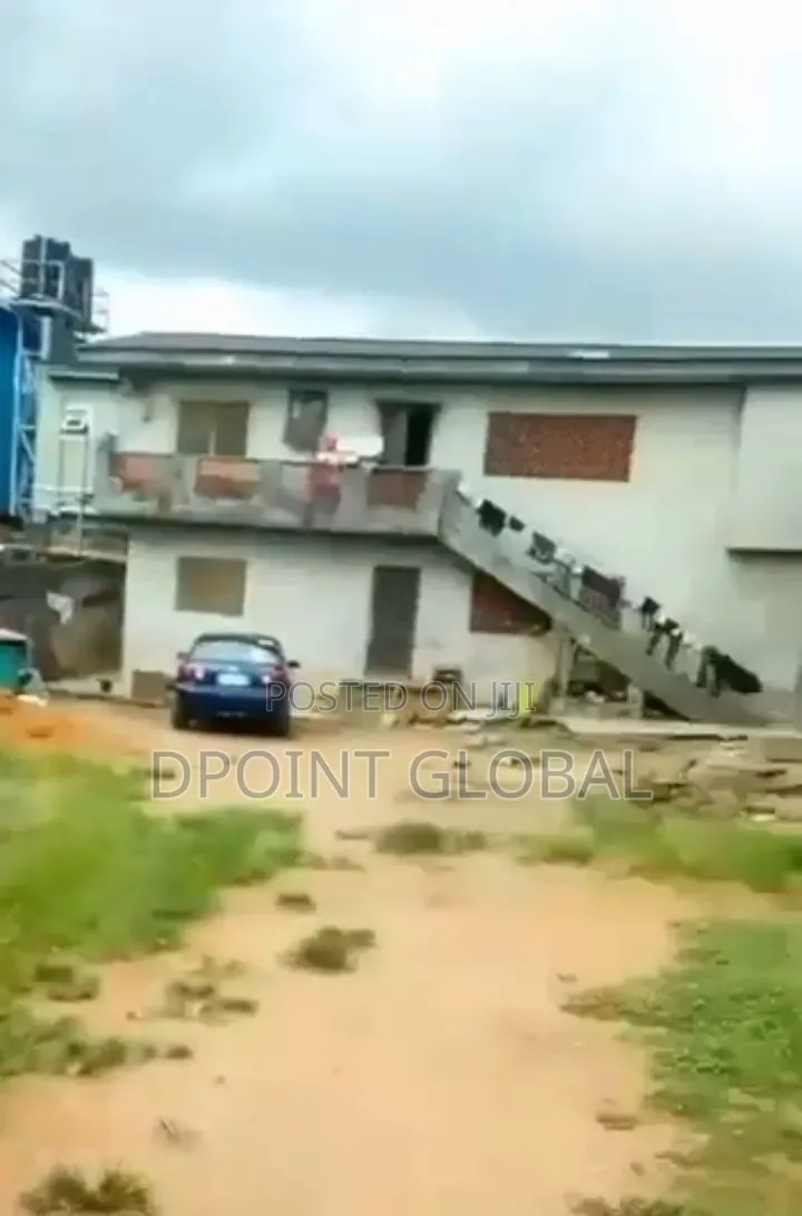6bdrm Block of Flats in In, Oko-Oba for sale