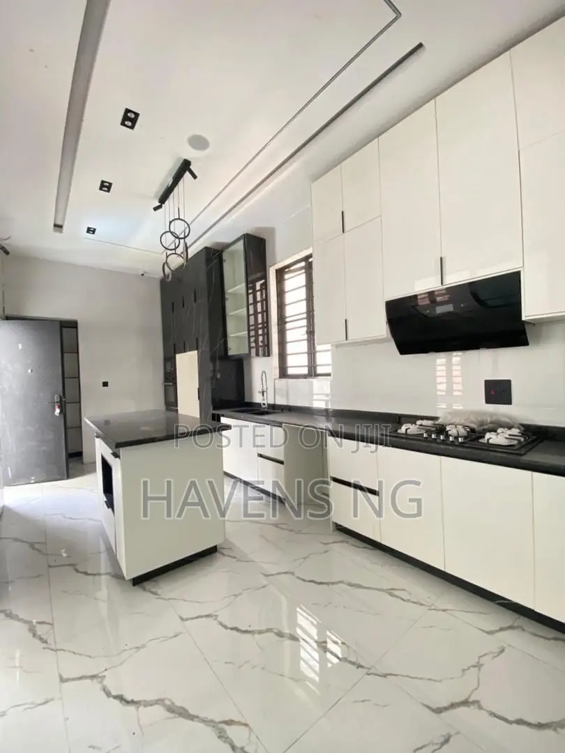 5bdrm Duplex in Ikota for sale