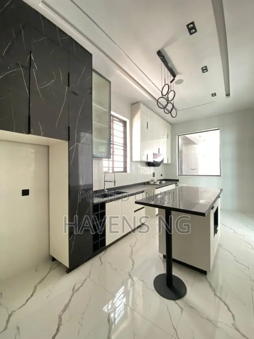 5bdrm Duplex in Ikota for sale