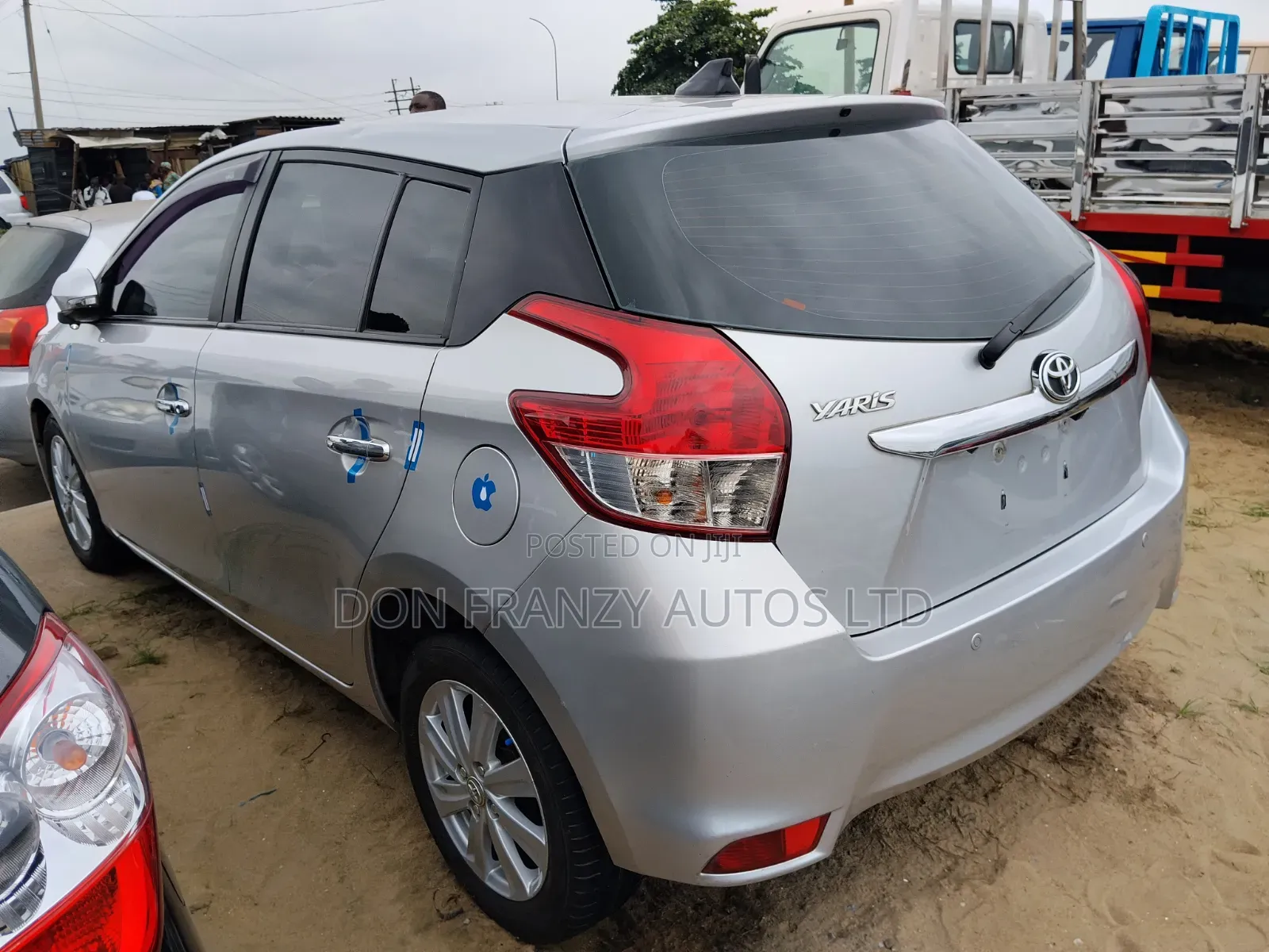 Toyota Yaris L Hatchback 5dr 2016 Silver