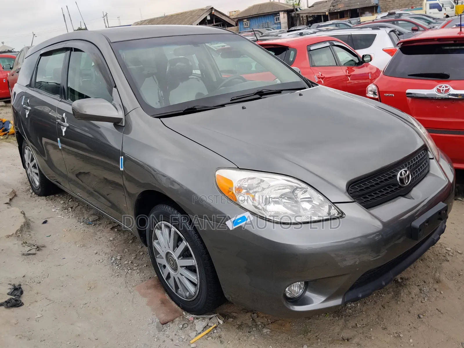 Toyota Matrix Hatchback FWD (1.8L 4cyl 5M) 2007 Gray