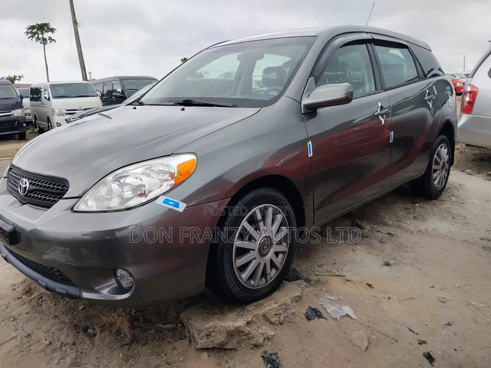 Toyota Matrix Hatchback FWD (1.8L 4cyl 5M) 2007 Gray