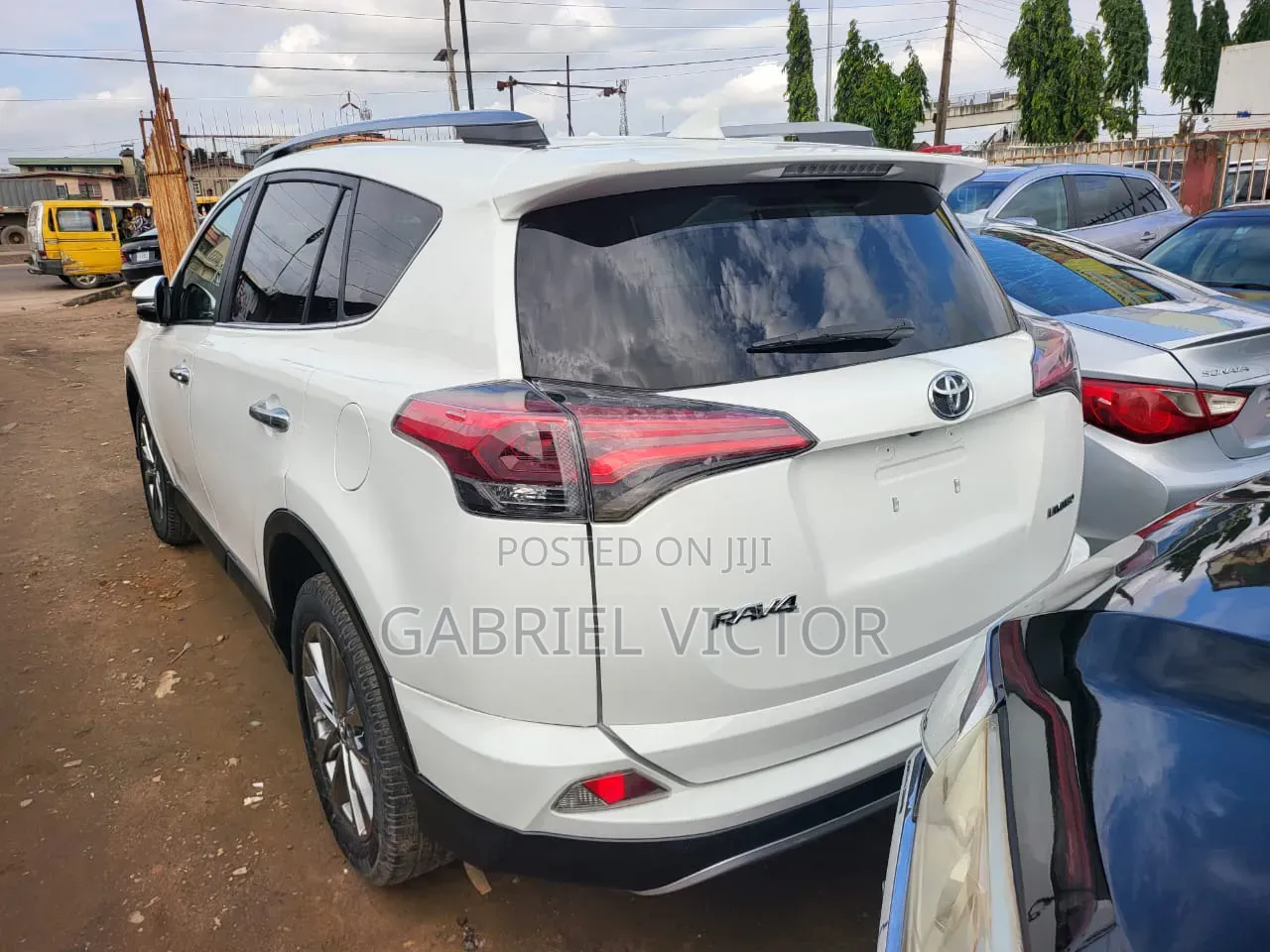 Toyota RAV4 Limited 4dr SUV (2.5L 4cyl 6A) 2018 White