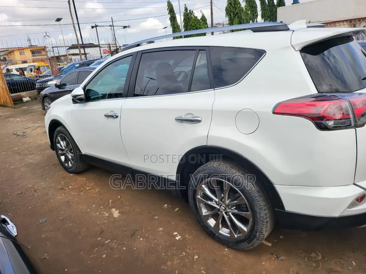 Toyota RAV4 Limited 4dr SUV (2.5L 4cyl 6A) 2018 White
