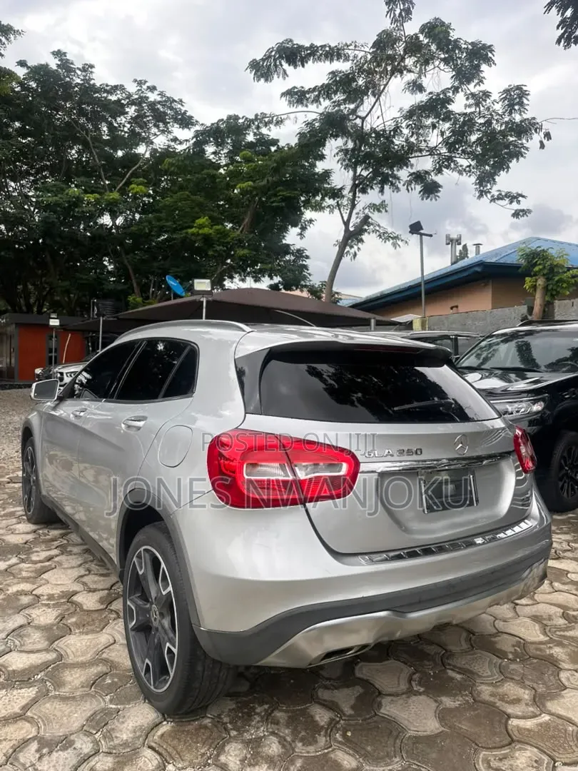 Mercedes-Benz GLA 250 2017 Gray