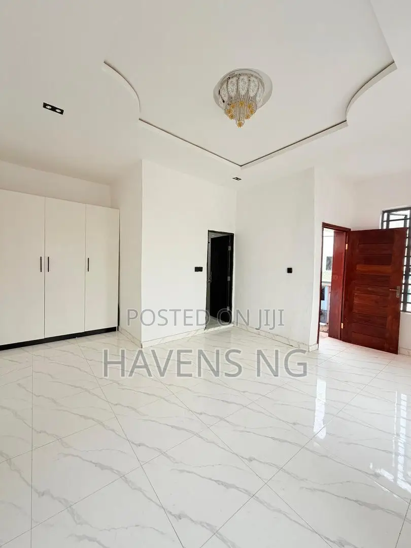 4bdrm Townhouse/Terrace in Abraham Adesanya Estate for sale