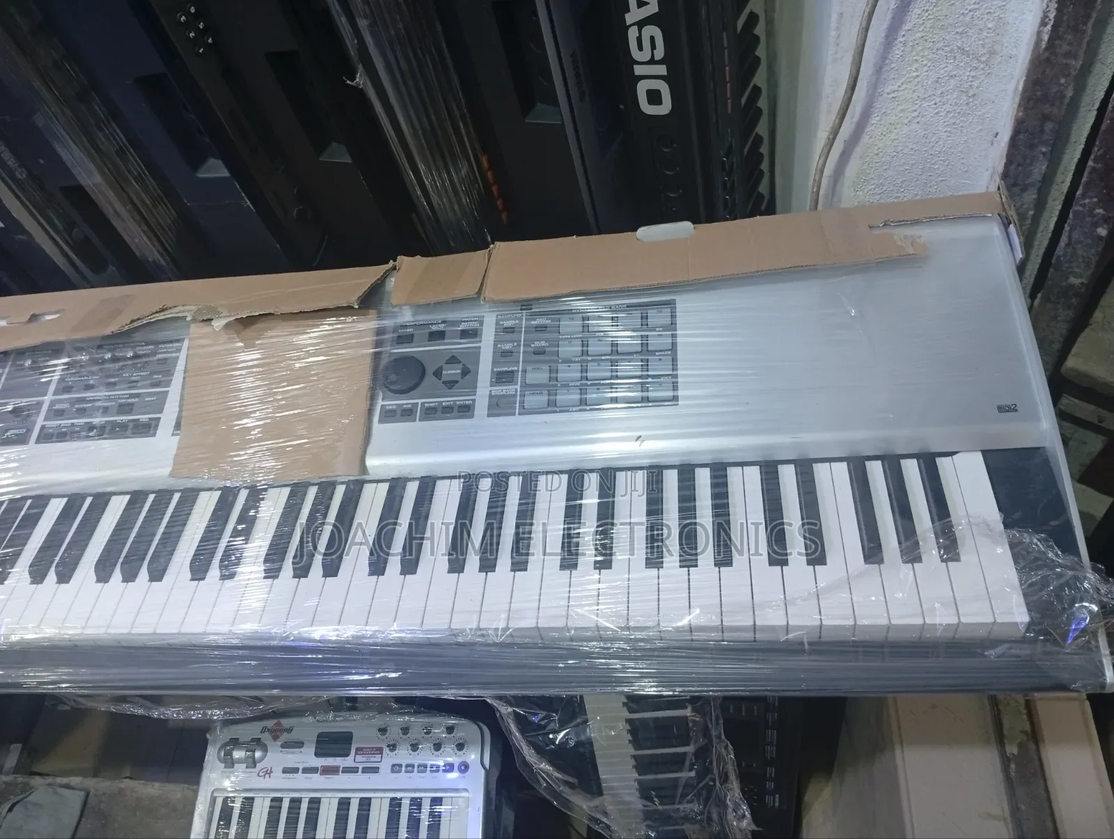 ROLAND Professional Keyboard Fantom X 8
