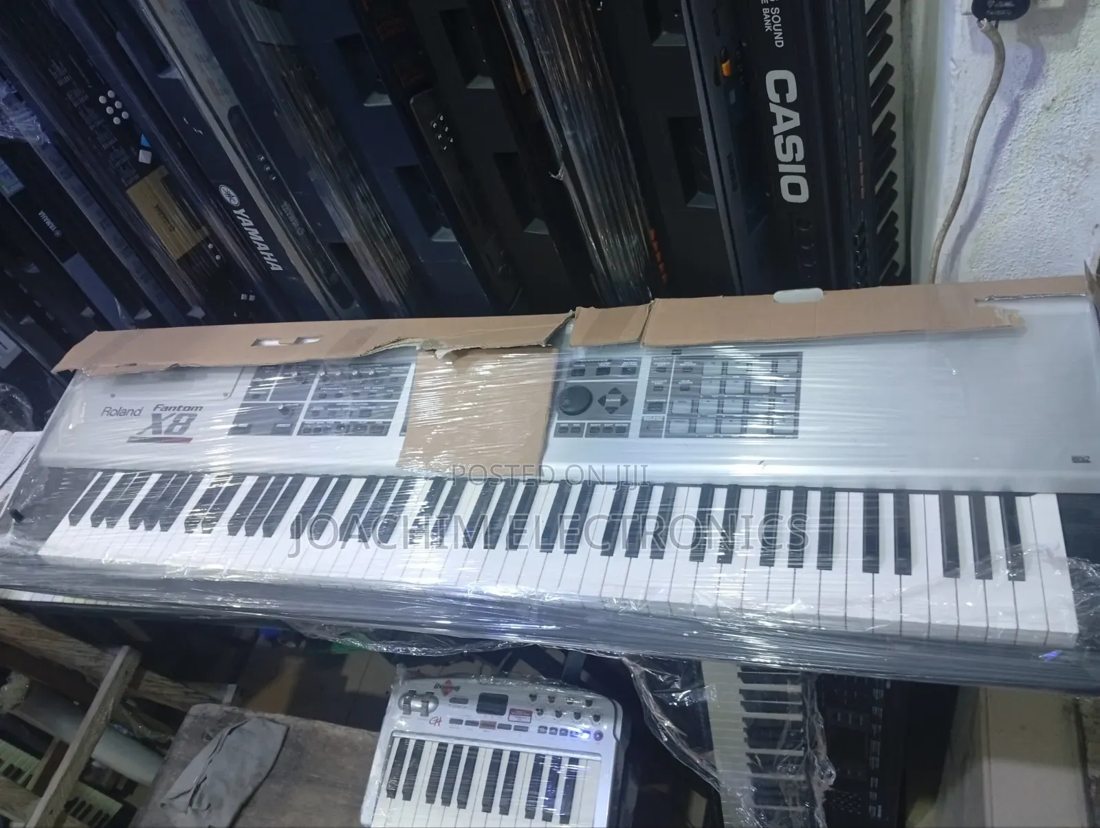 ROLAND Professional Keyboard Fantom X 8