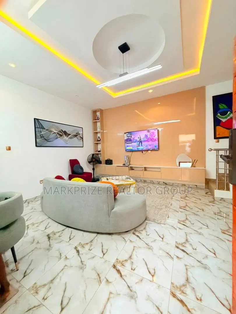 2bdrm Duplex in Magodo Olowora Lagos for sale