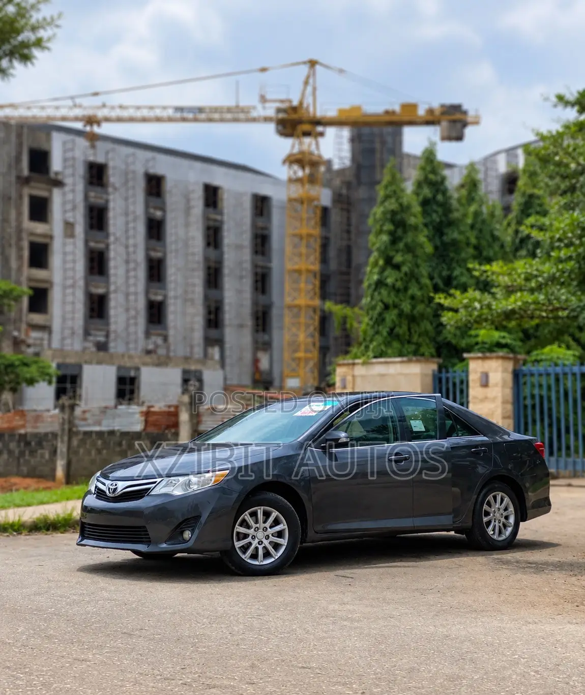 Toyota Camry LE 4dr Sedan (2.5L 4cyl 6A) 2013 Gray