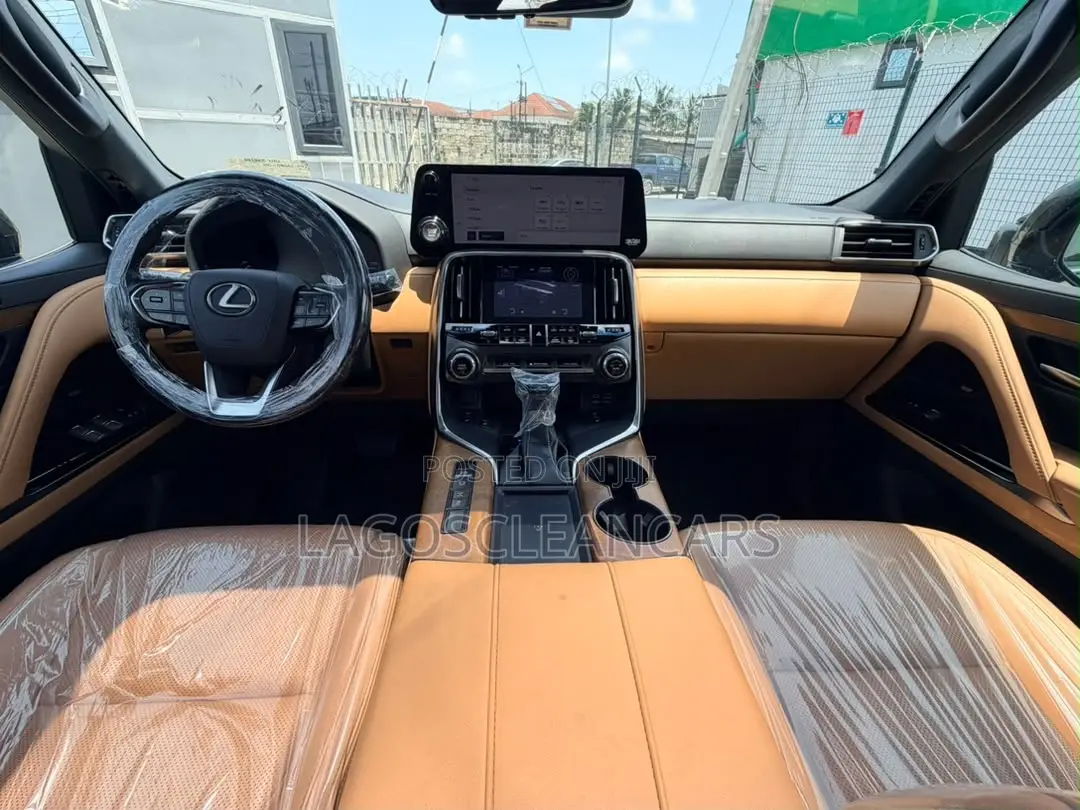 Lexus LX 600 2022 Green