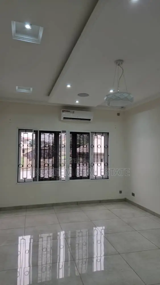 5bdrm House in Lagos State for rent