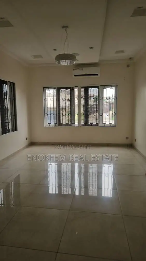 5bdrm House in Lagos State for rent