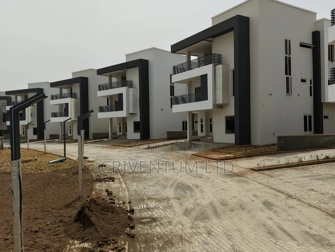 5bdrm Duplex in Kado for sale