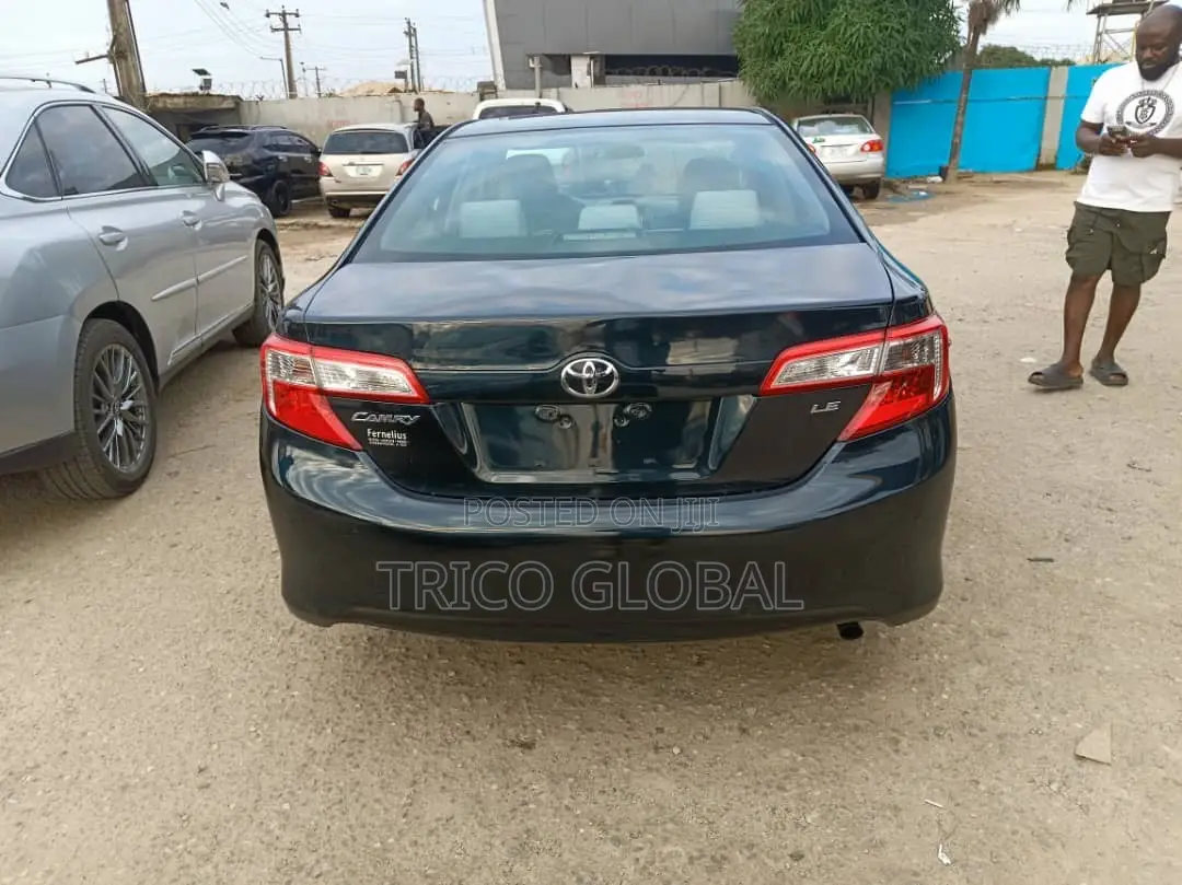 Toyota Camry LE 4dr Sedan (2.5L 4cyl 6A) 2014 Black