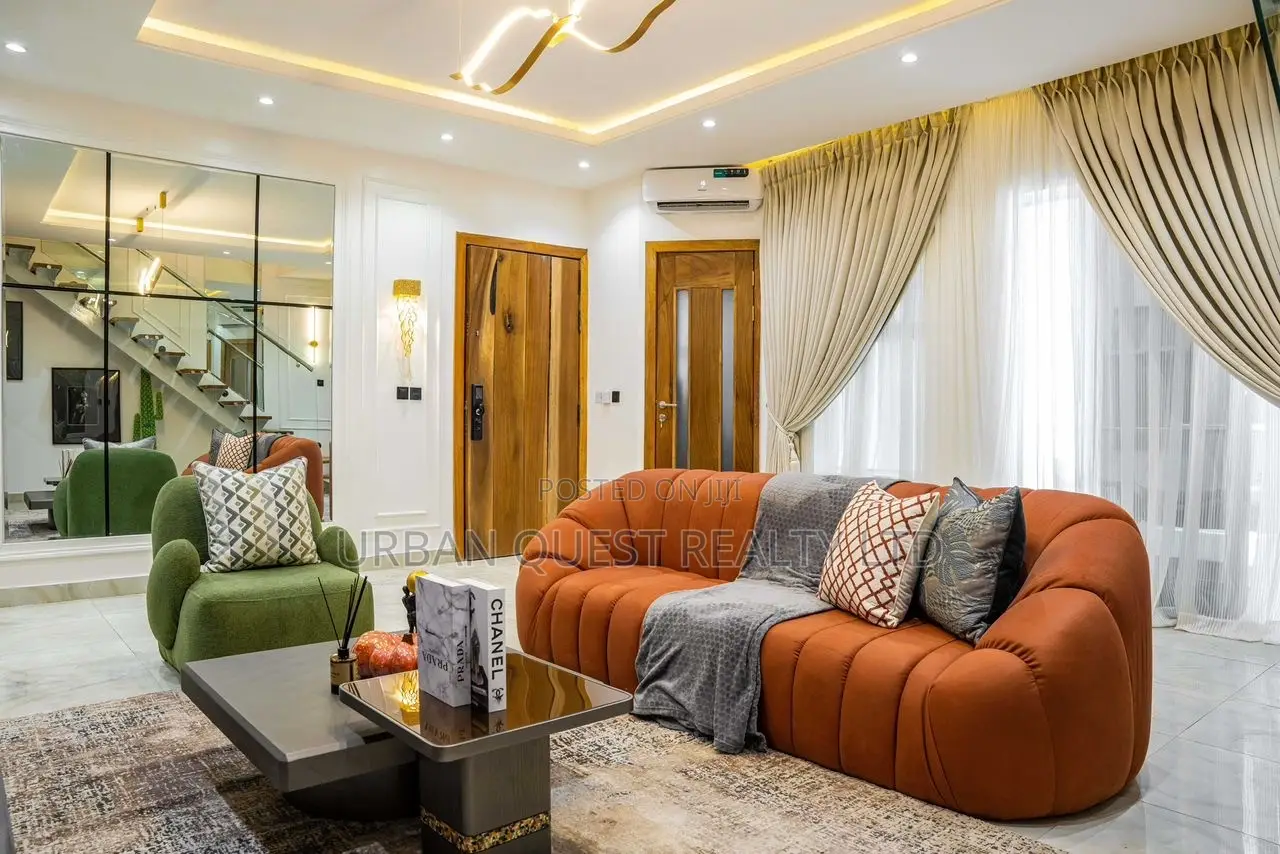 Furnished 2bdrm Apartment in Off Freedom Way, Lekki Phase 1 for sale
