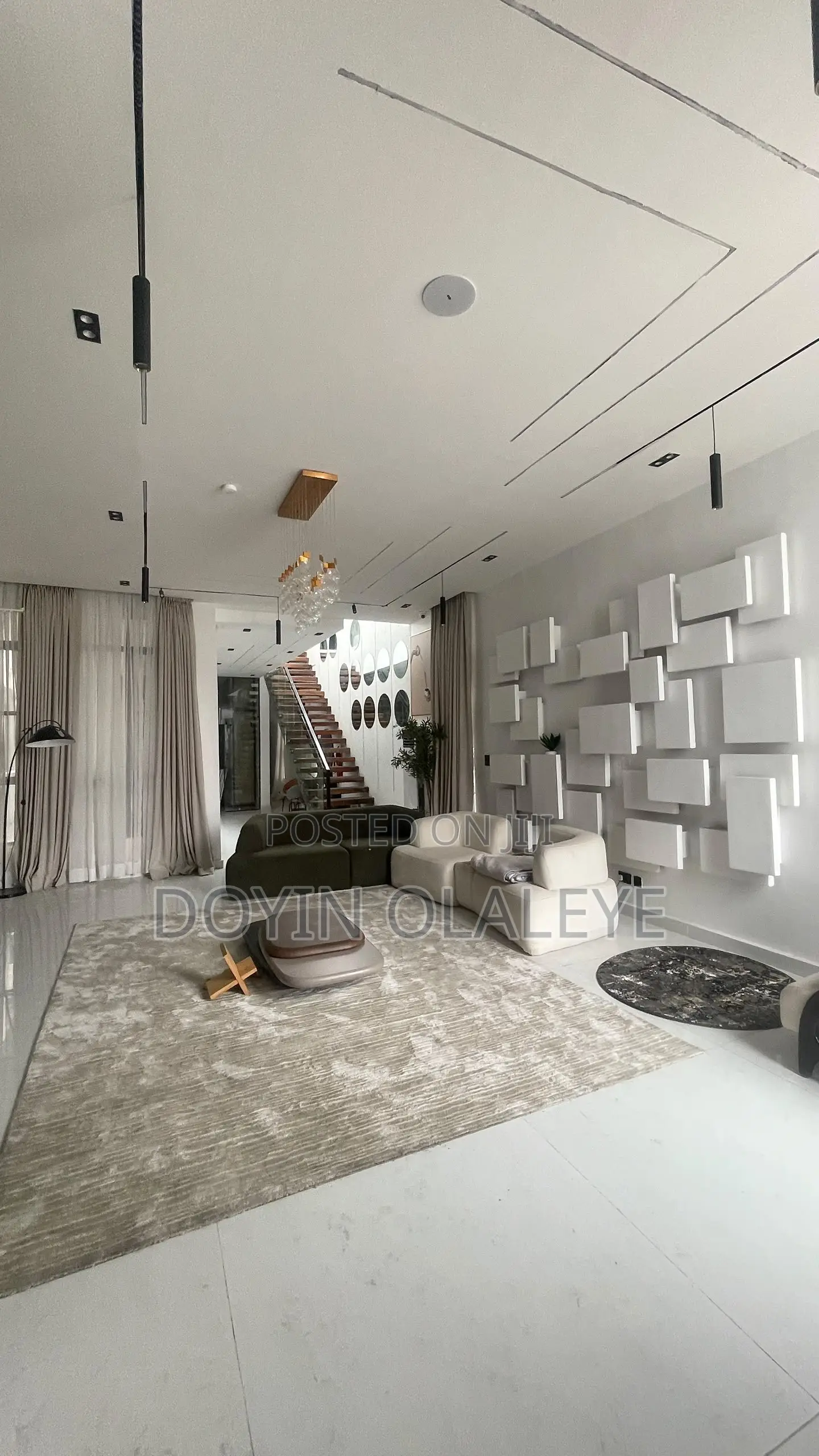 5bdrm Duplex in Chevron for sale