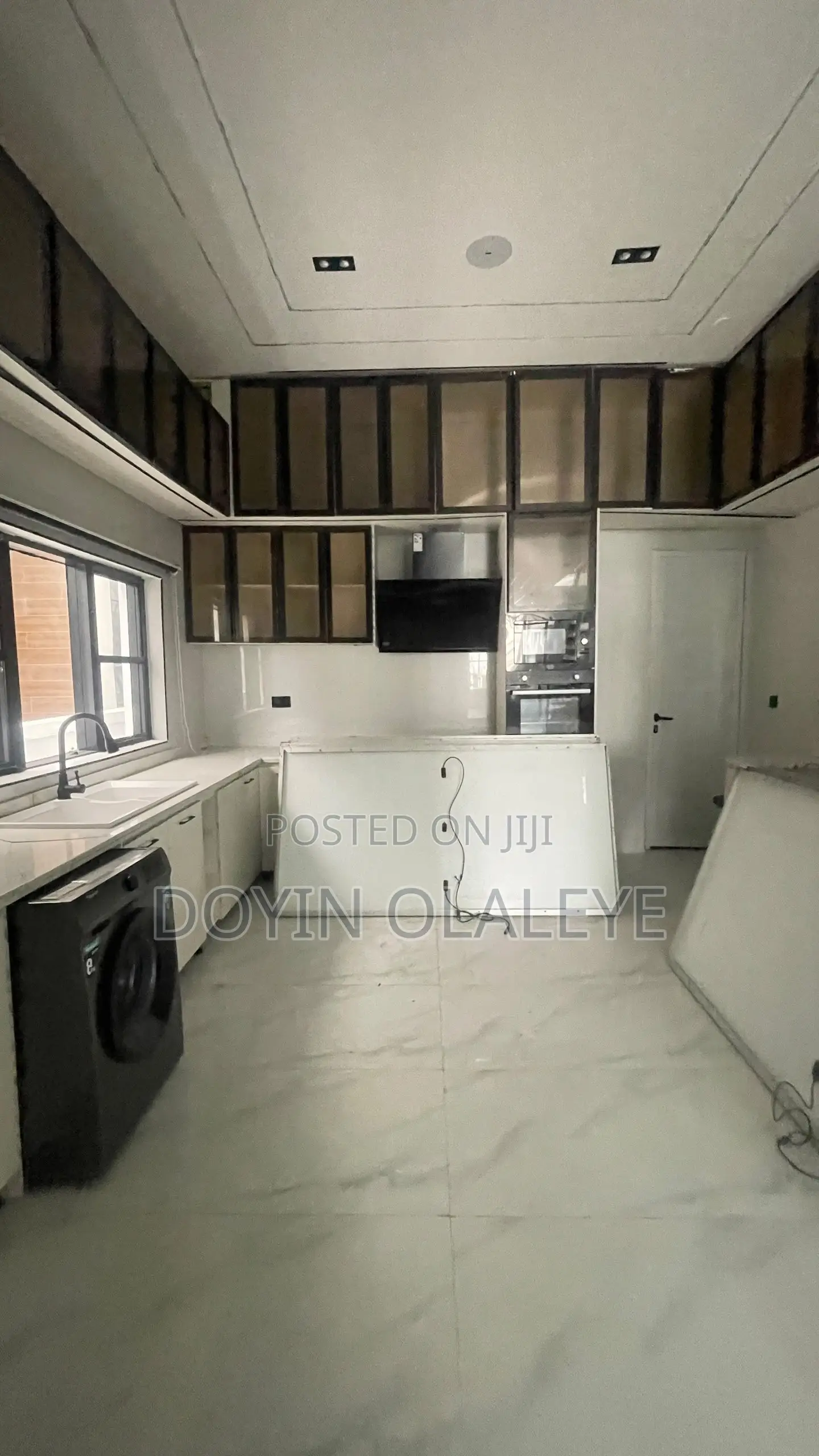 5bdrm Duplex in Chevron for sale