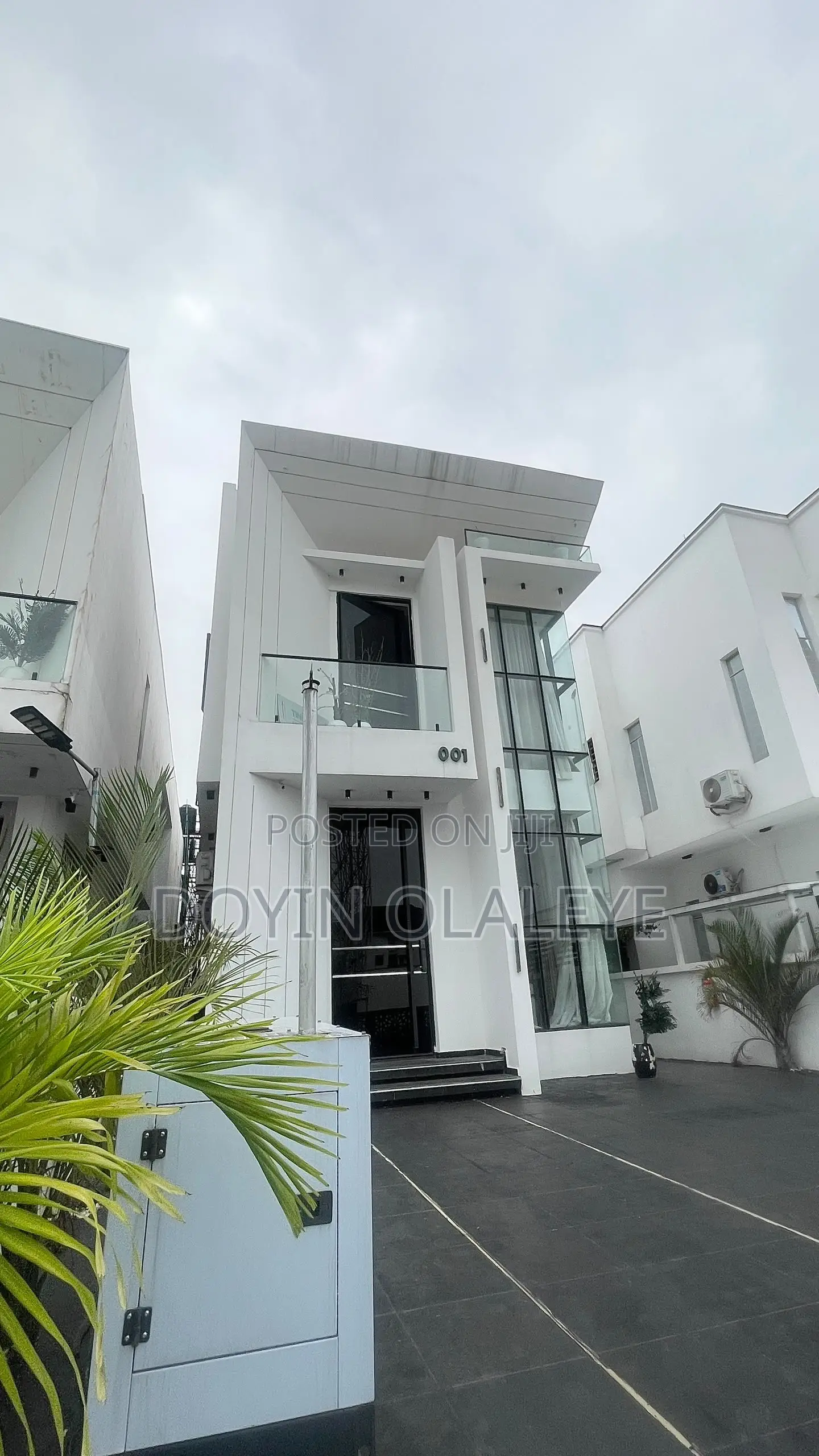 5bdrm Duplex in Chevron for sale