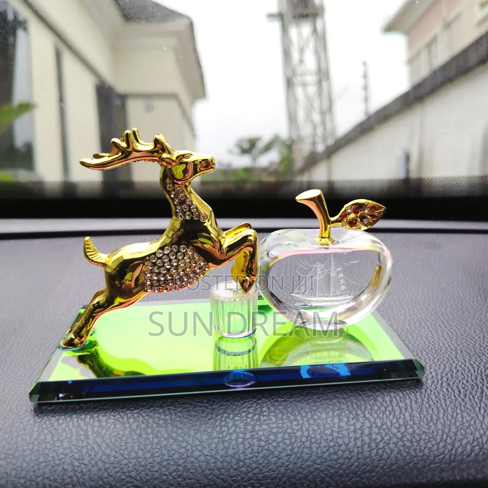 Car Accessories Golden Deer Apple Luxury Gift for Men Birthday Gift