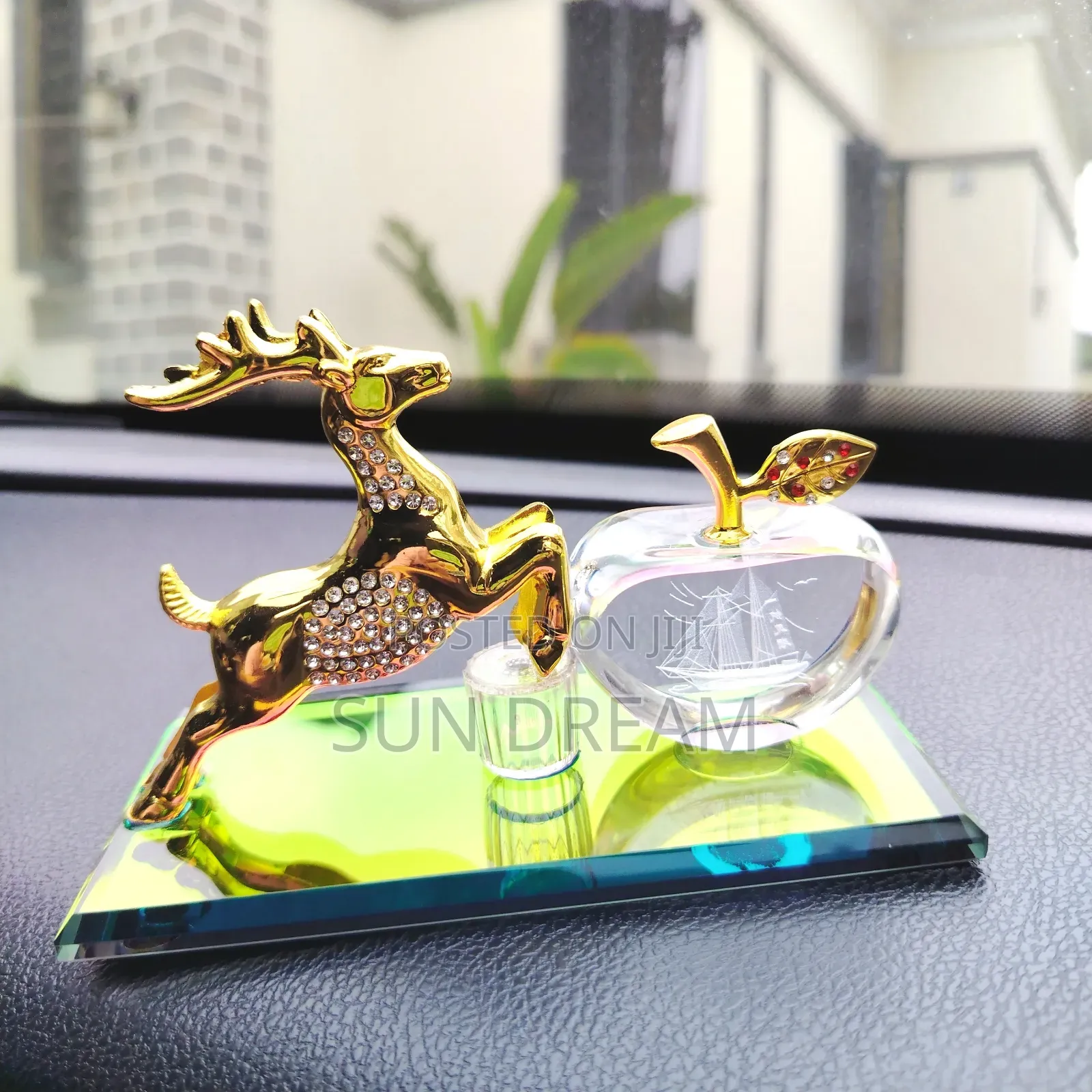 Car Accessories Golden Deer Apple Luxury Gift for Men Birthday Gift