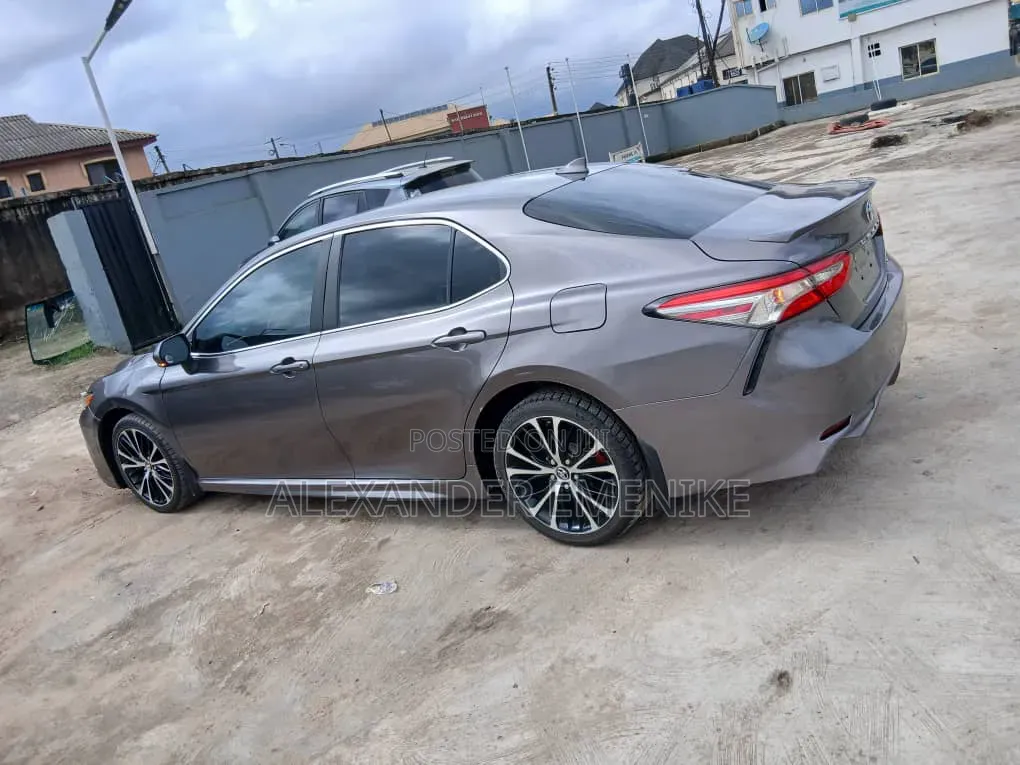 Toyota Camry 2018 Gray