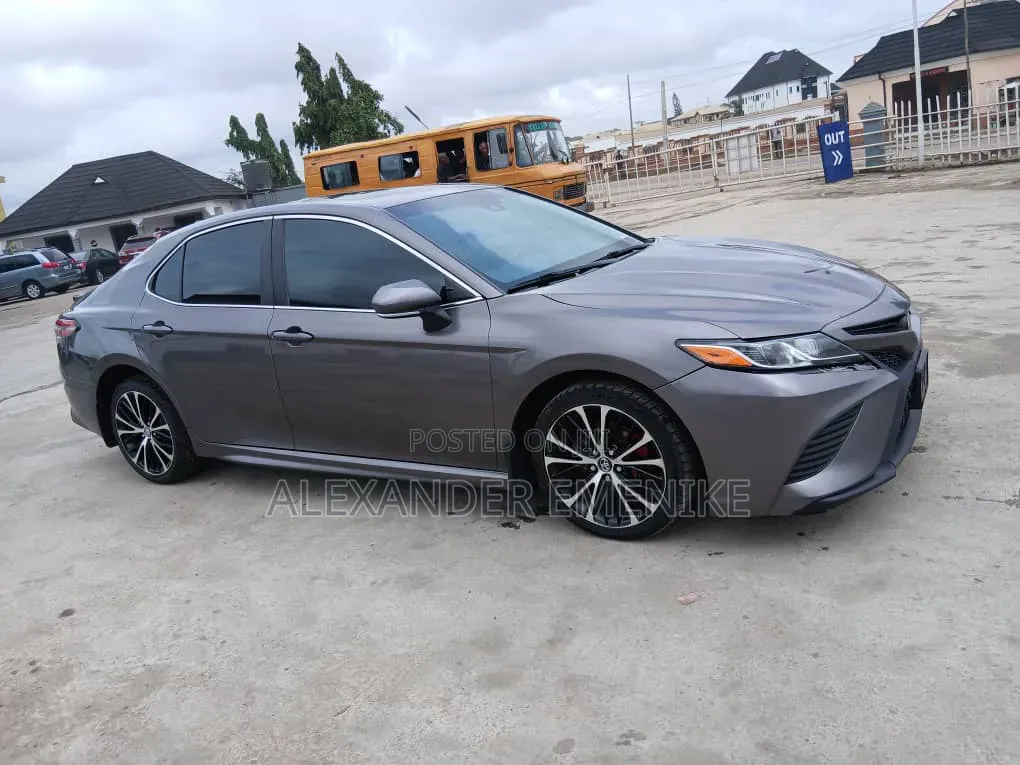 Toyota Camry 2018 Gray