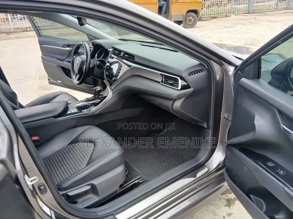 Toyota Camry 2018 Gray