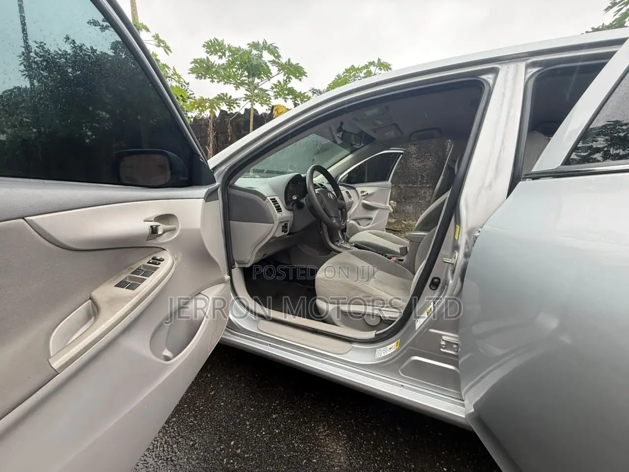 Toyota Corolla 2010 Silver
