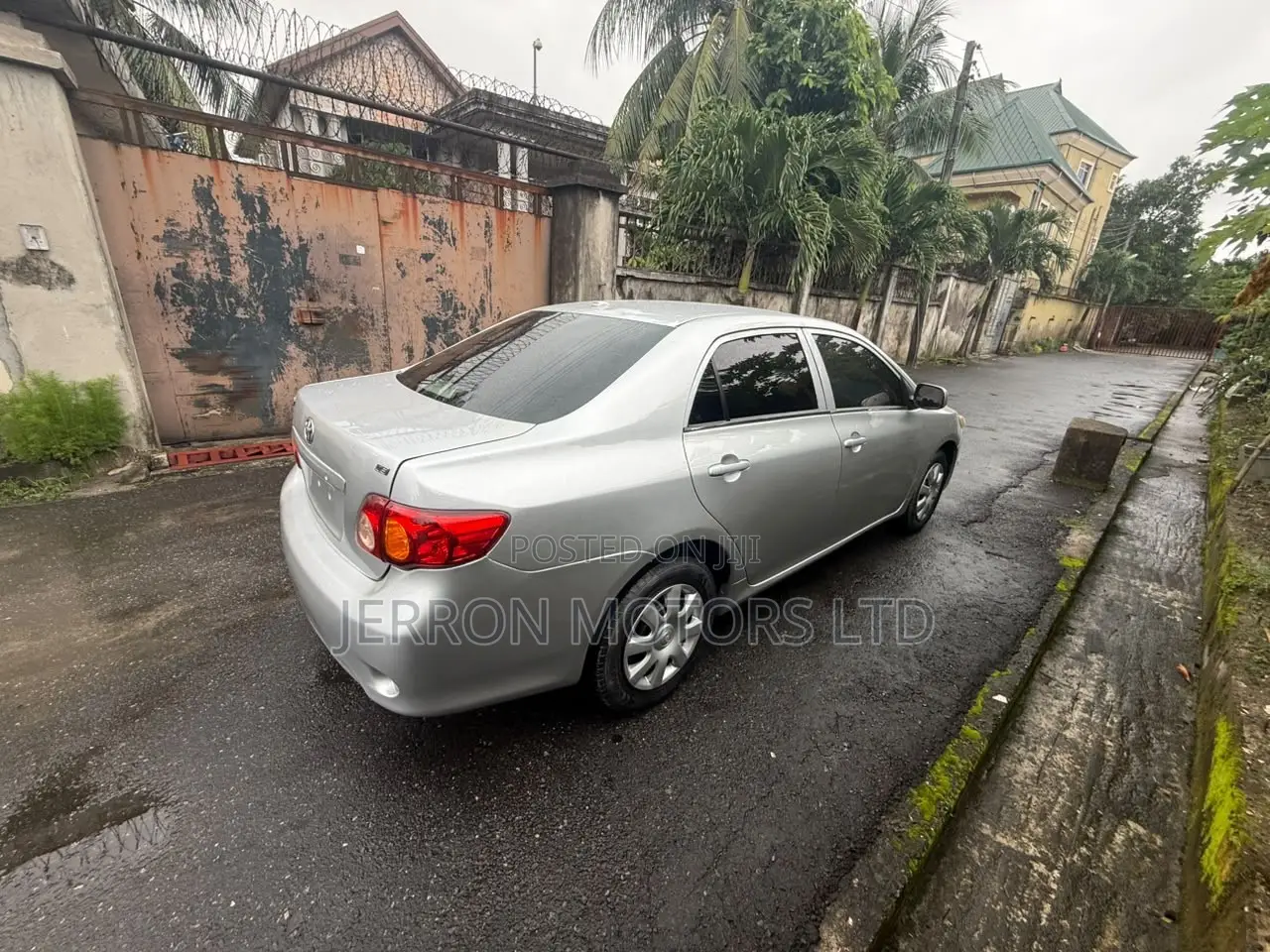 Toyota Corolla 2010 Silver