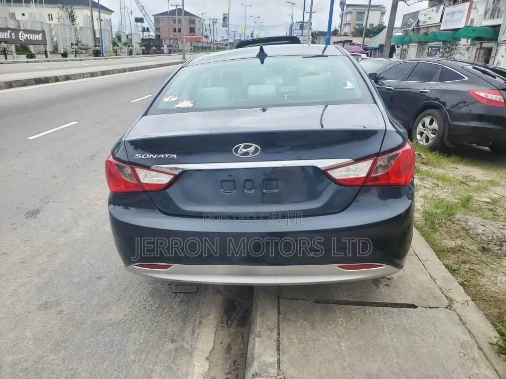 Hyundai Sonata Limited Sedan FWD (2.4L 4cyl 6A) 2013 Blue
