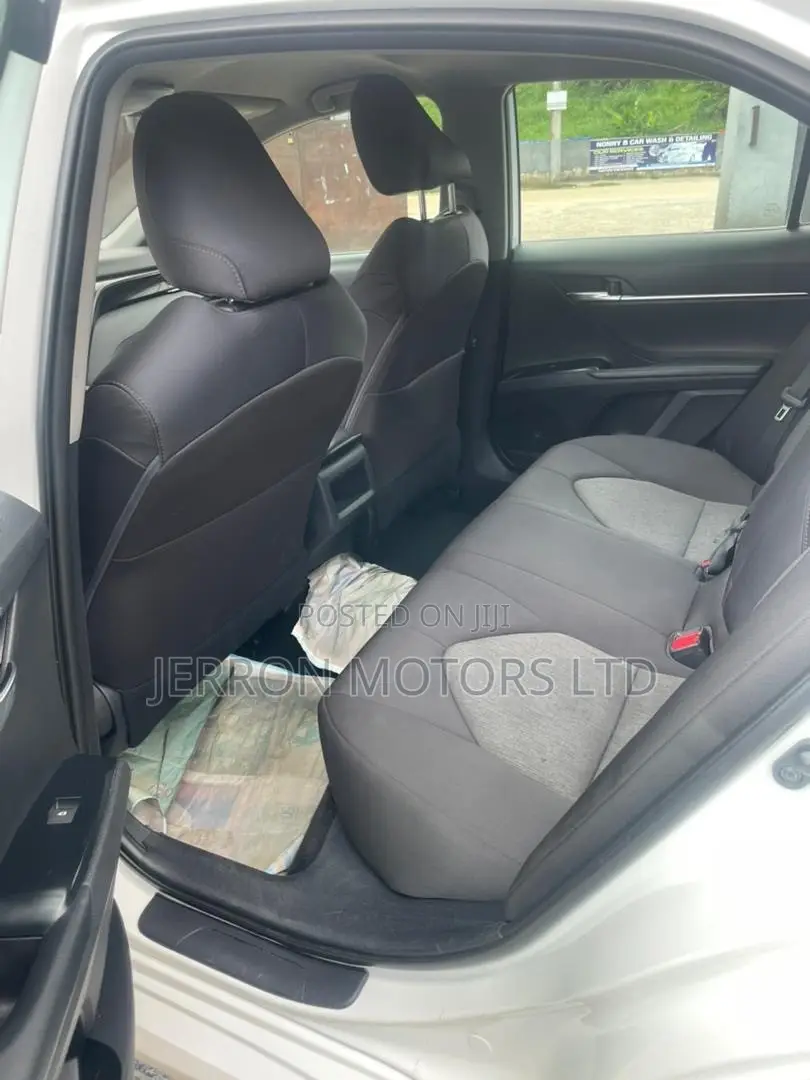 Toyota Camry SE FWD (2.5L 4cyl 8AM) 2018 Black
