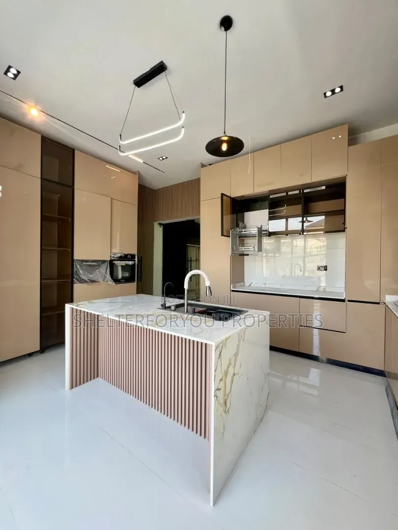5bdrm Duplex in Lekki Expressway for sale