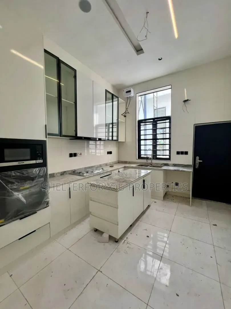 4bdrm Duplex in Lekki Expressway for sale